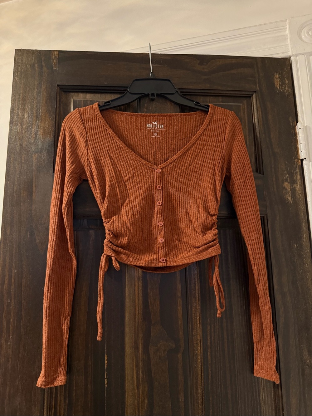Hollister Women's Rust Ribbed Button-Front Long Sleeve Baby Tee